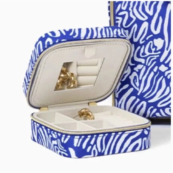 Lilly Pulitzer Quilted Travel Jewelry Case – Martinique Blue Zee Bebe – New - Picture 4 of 13
